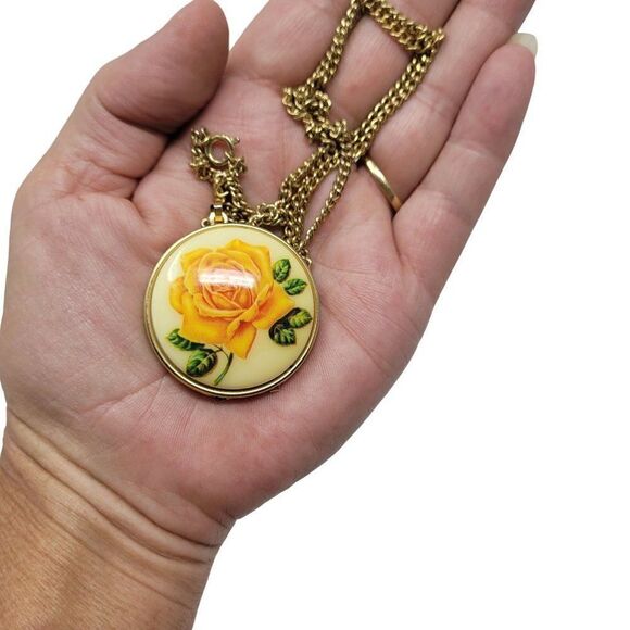 Vintage Guilloche Orange Rose Enameled‎ Pendant Locket Necklace Gold Tone 24" - Picture 5 of 13